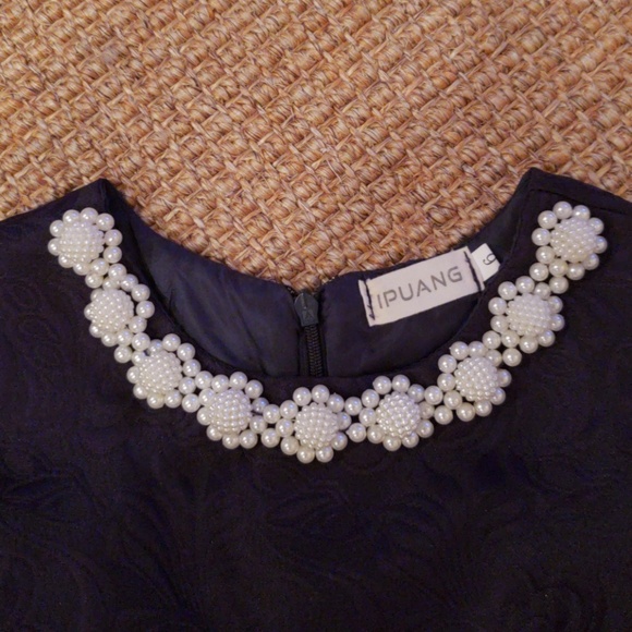 Girls Lovely Pattern Dress for Special Occasions - Picture 2 of 7